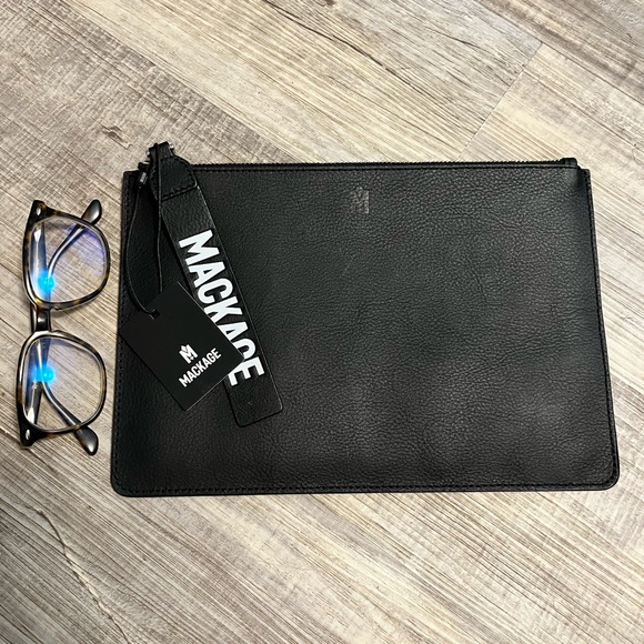 Mackage “Darcy” Clutch - new with tags - Picture 2 of 3
